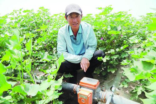 水肥一體化智能施肥機(jī)造福棉農(nóng)